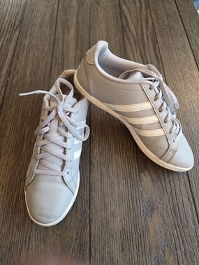 adidas NEO Coneo QT Grey & White Sneakers - Women's Size 7.5